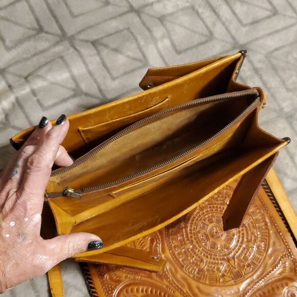 Vintage Hand tooled leather shoulder bag, 6x9 Reversable Amazing Details - Picture 11 of 16